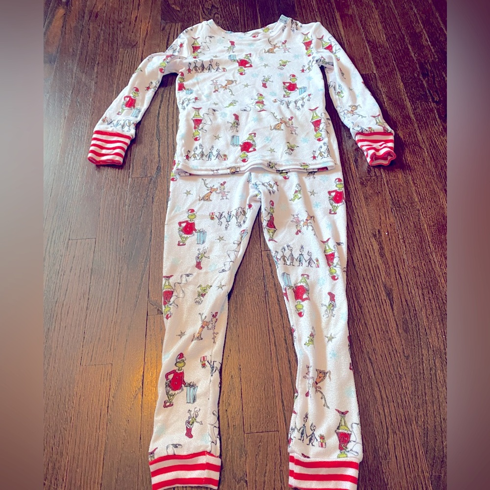 Dr. Seuss How the Grinch stole Christmas kids pajamas size 4t